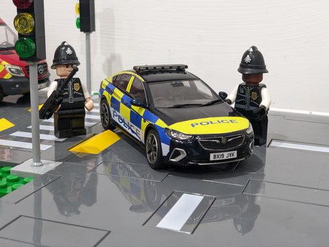 🇫🇷 Autocollant des services d'urgence pour les modèles Opel / Vauxhall Insignia (2e génération)