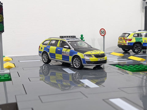 🇫🇷 Autocollant des services d'urgence pour les modèles Skoda Octavia Combi (3e génération)