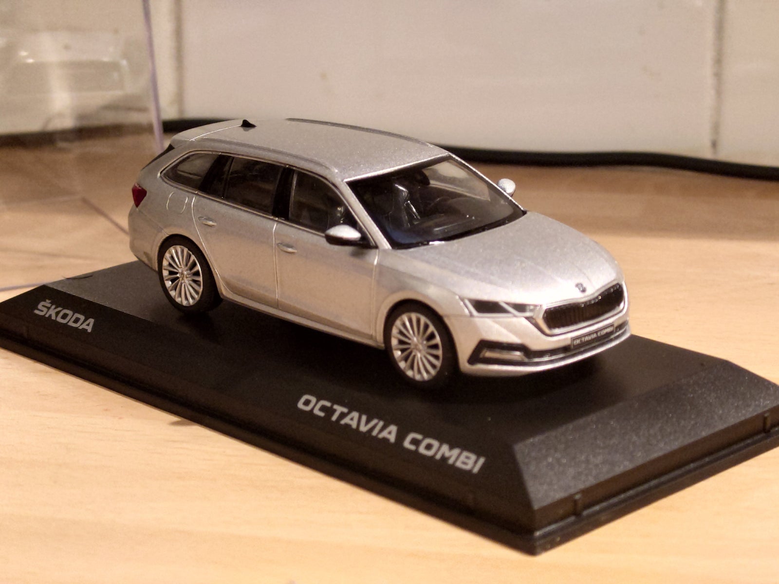 Norev 1/43 Skoda Octavia Combi (4th Gen) Silver Model – BritEM