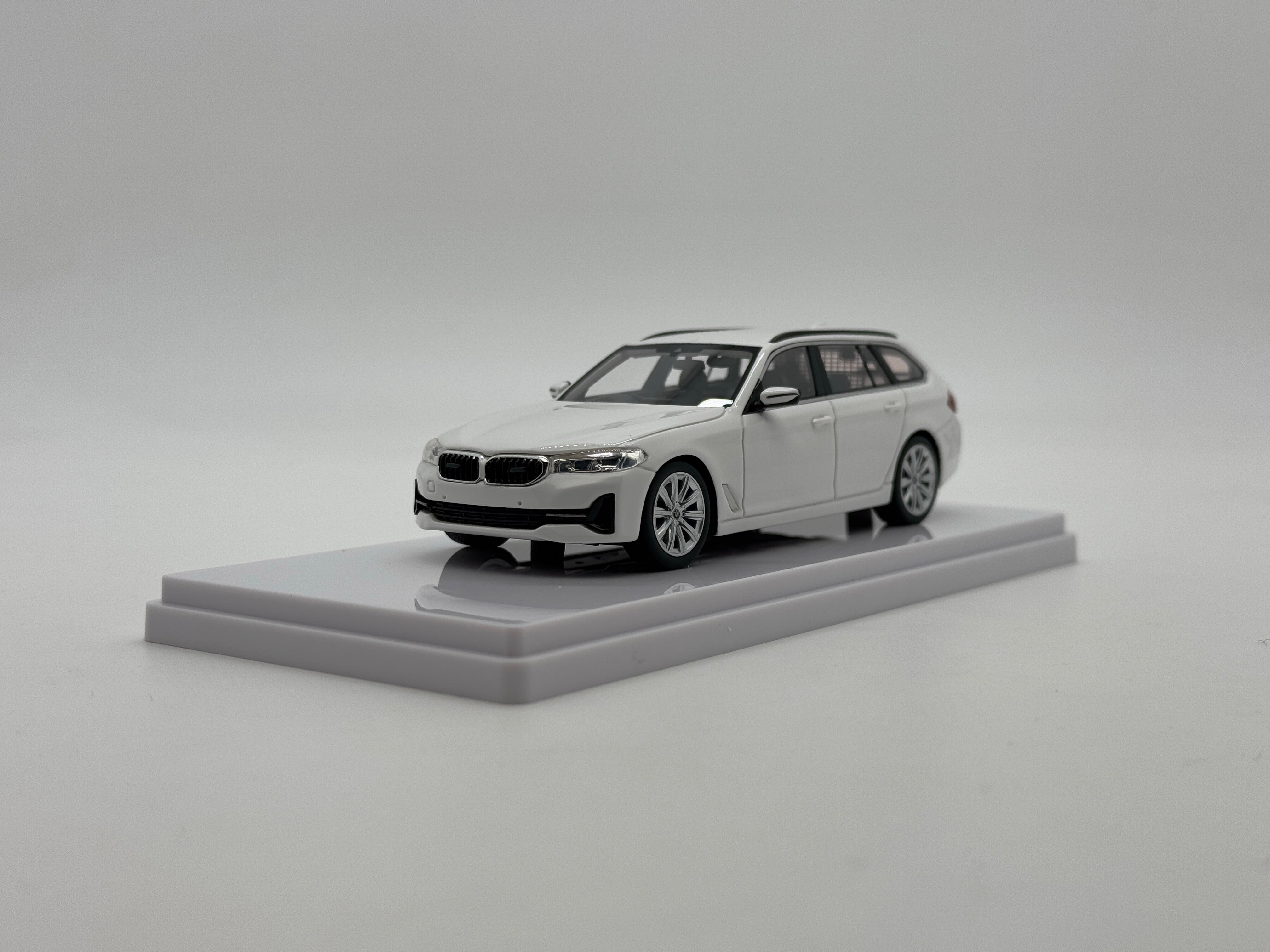 STARS 1/43 BMW 5 Series Touring UK Emergency Vehicle DIY